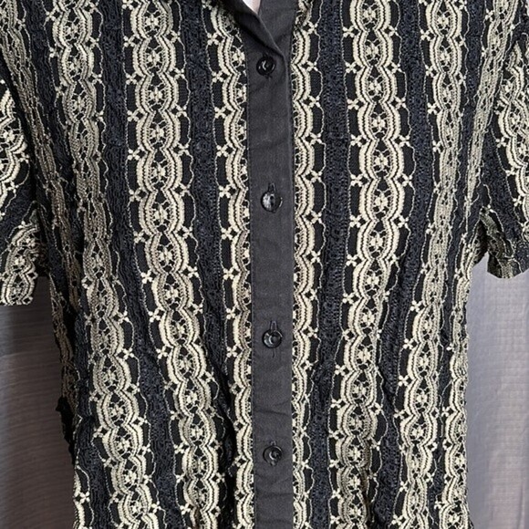 STYLE & CO WOMAN SIZE 1X BLACK AND GOLD BUTTON FRONT BLOUSE - Picture 4 of 8